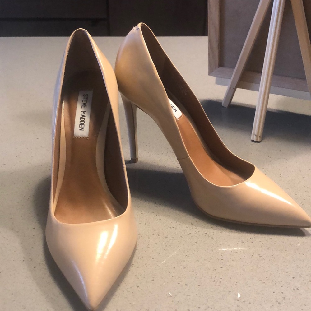 NWOT steve madden nude heels